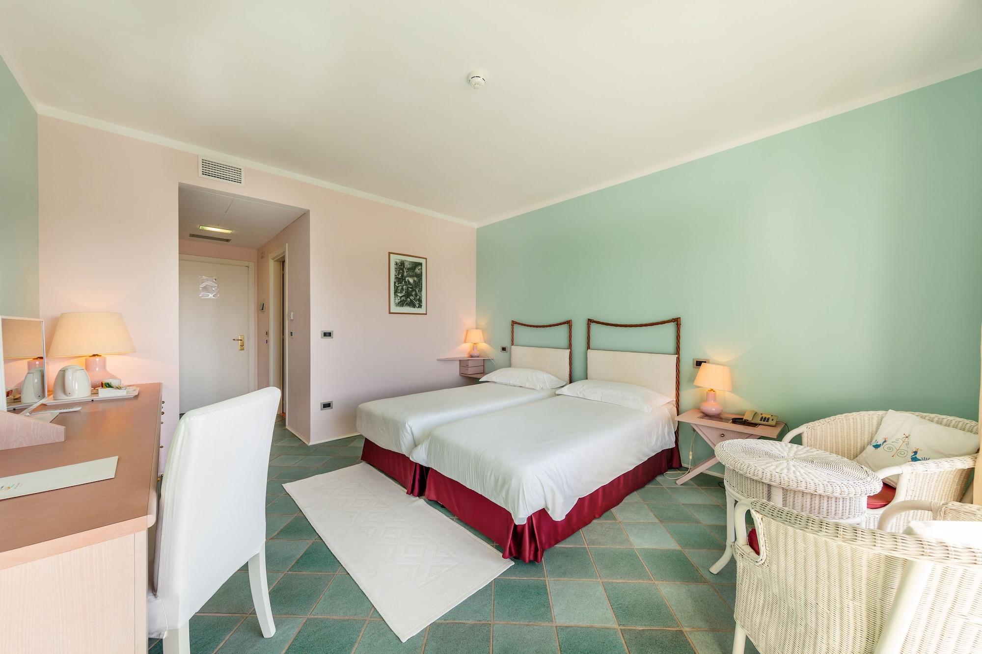 Hotel Luna Lughente Олбия Екстериор снимка