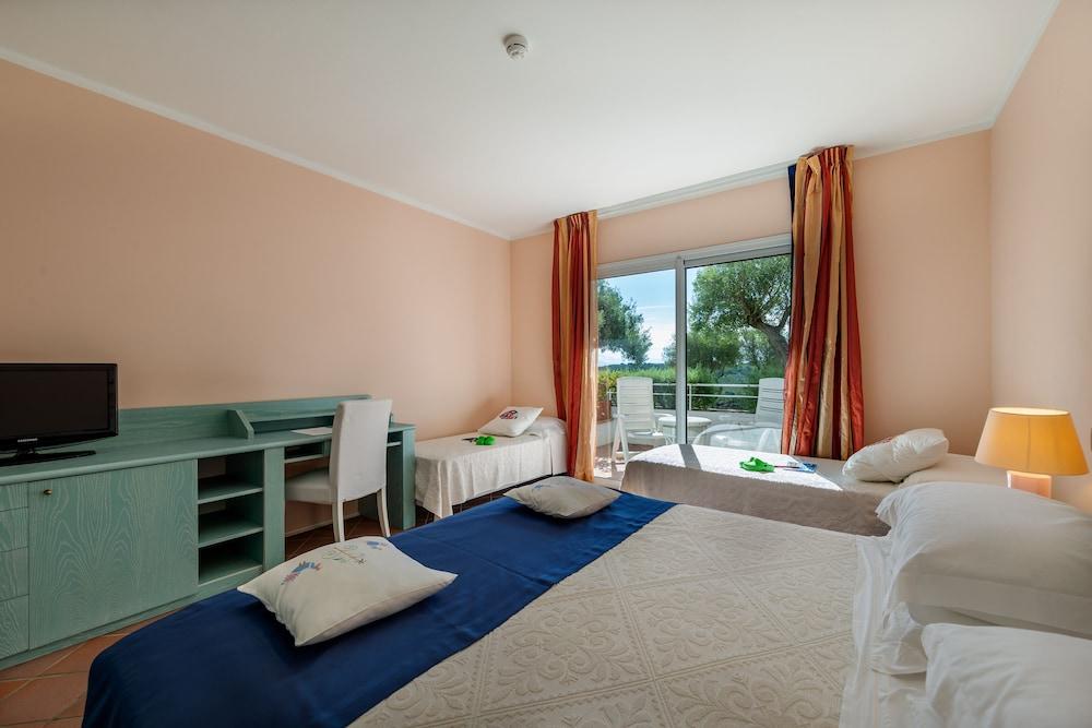 Hotel Luna Lughente Олбия Екстериор снимка