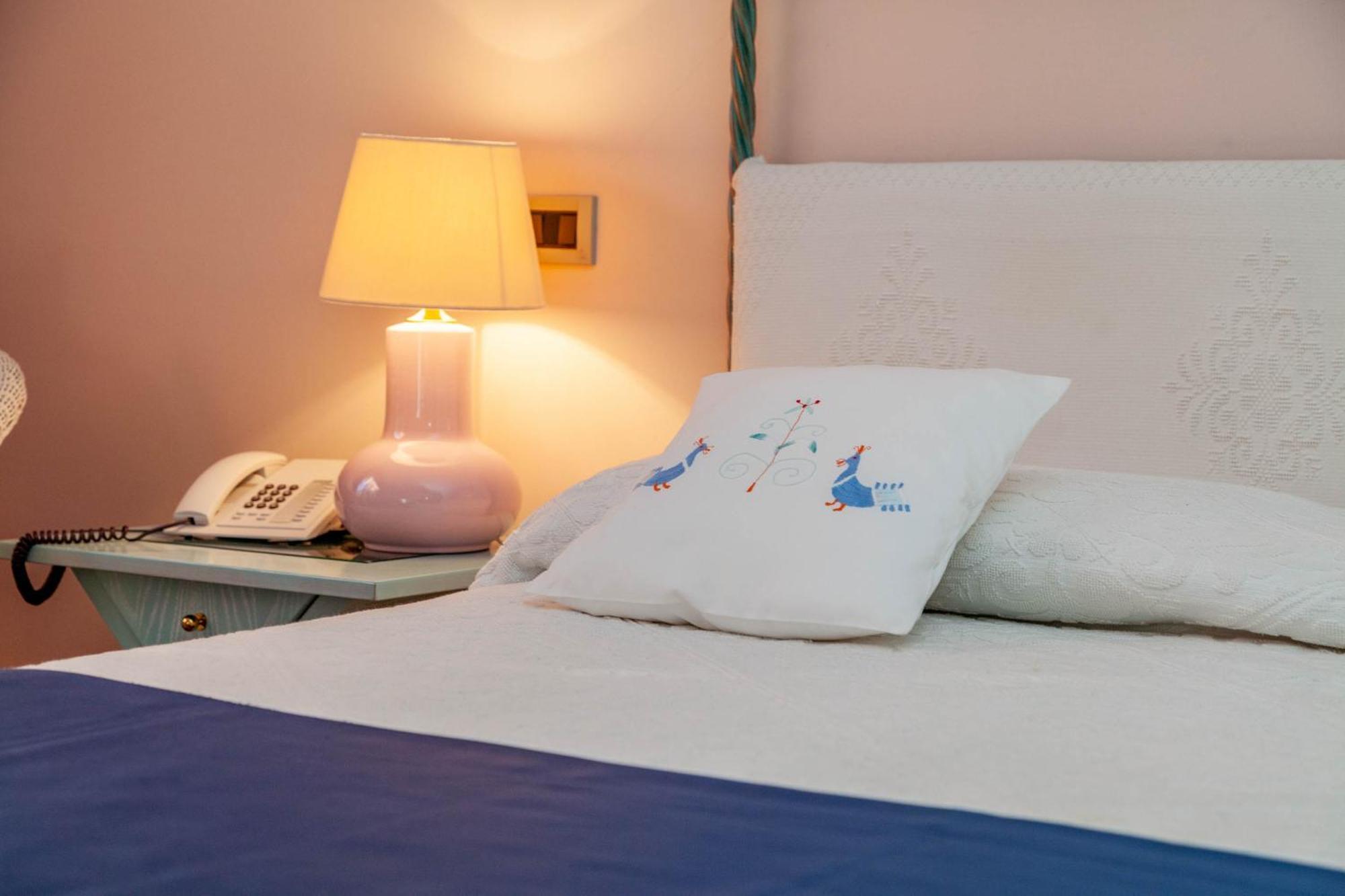 Hotel Luna Lughente Олбия Екстериор снимка